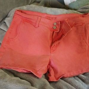 Coral denim Levi's shorts
